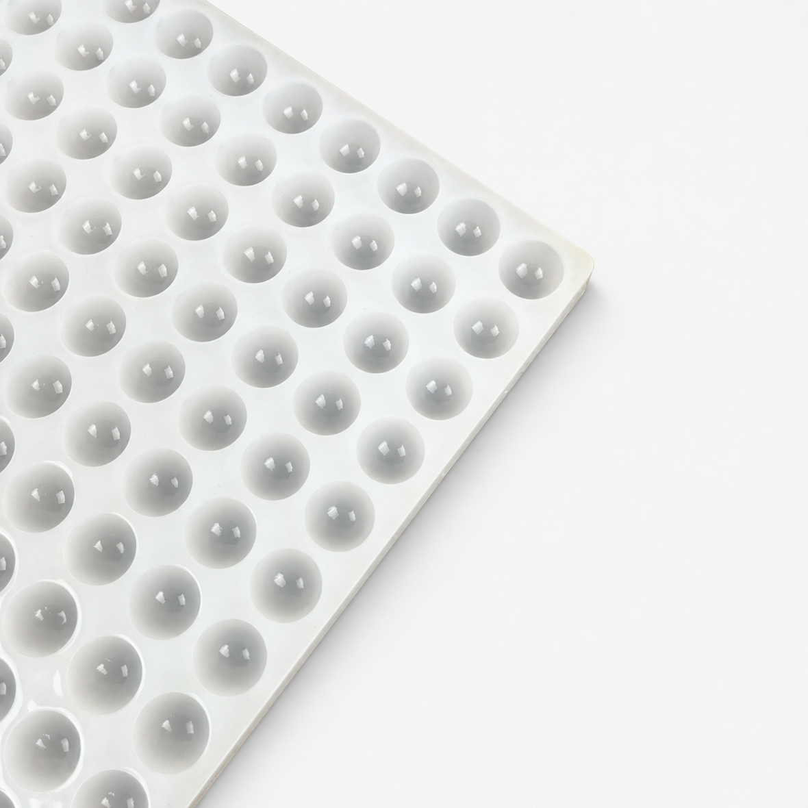 Nahaufnahme gewerblicher Silikonform-Kavitäten mit fertiger Silikonoberfläche und Kavitätendetails