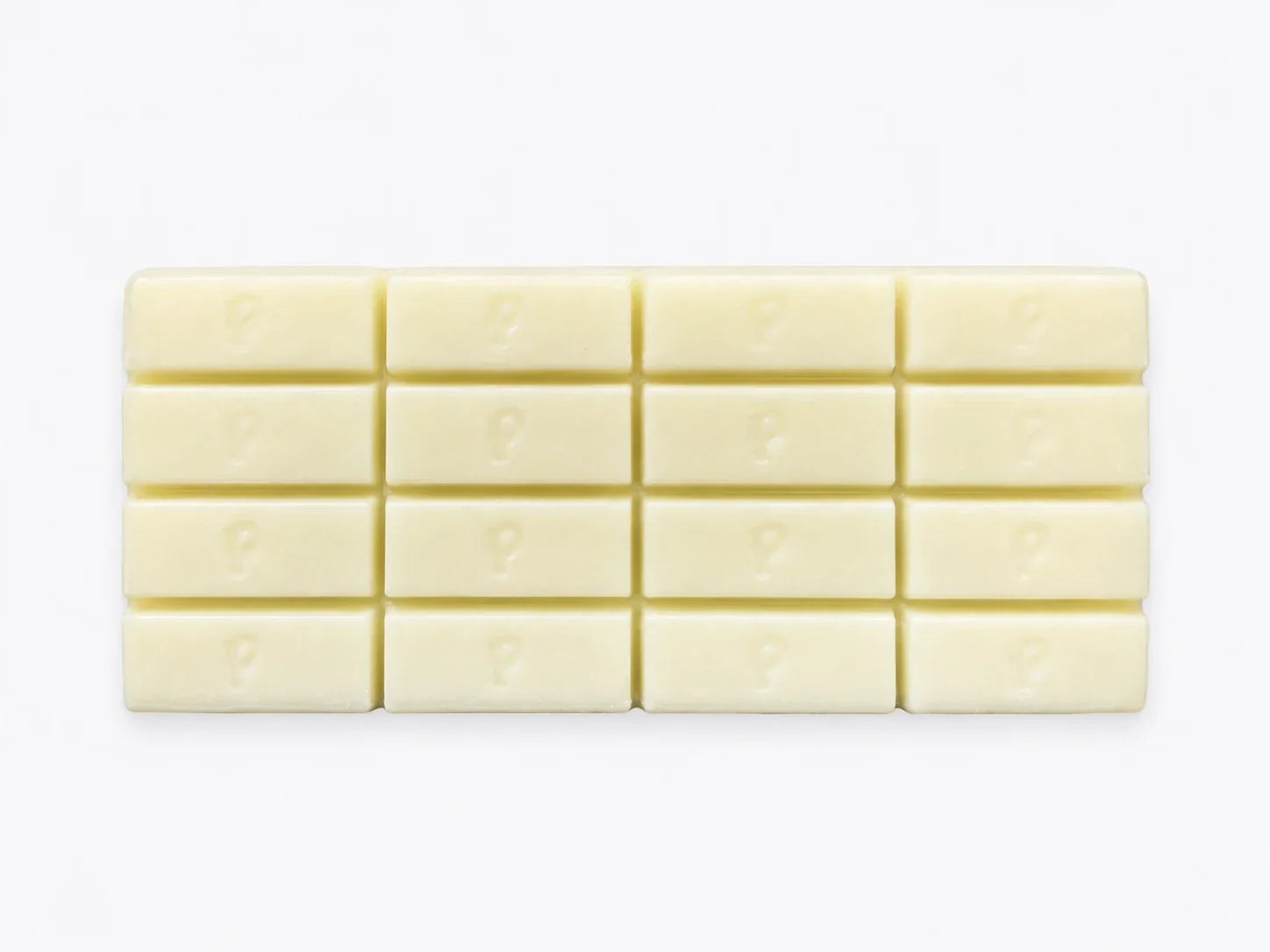 Fertige individuelle weiße Schokoladentafel mit Detail des Markenlogos